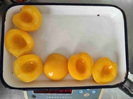 400 جرام من فاكهة الخوخ الصفراء المعلبة في عبوات